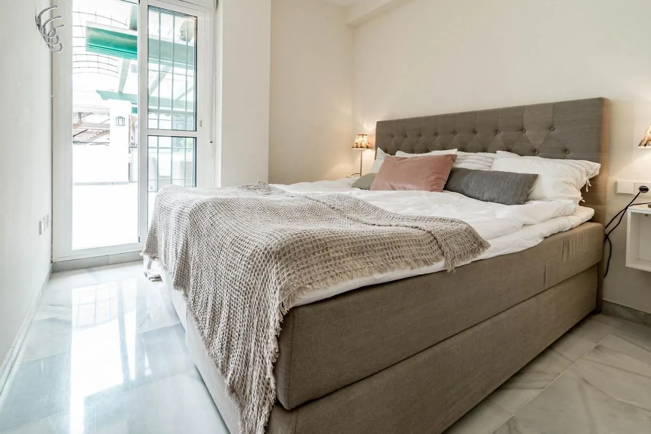 Sensational And Exotic 3-Bedroom Retreat In Nueva Andalucia With A Palm Garden Marbella Apartamento