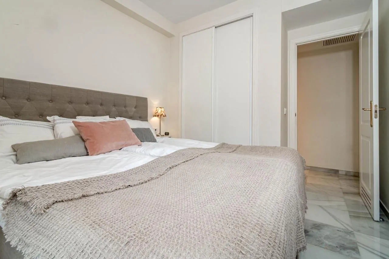 Sensational And Exotic 3-Bedroom Retreat In Nueva Andalucia With A Palm Garden Marbella 0*,
